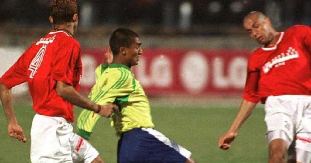 صورة من أول مباراة جمعت بين الأهلي وصنداونز وظهور وائل جمعة وإبراهيم سعيد