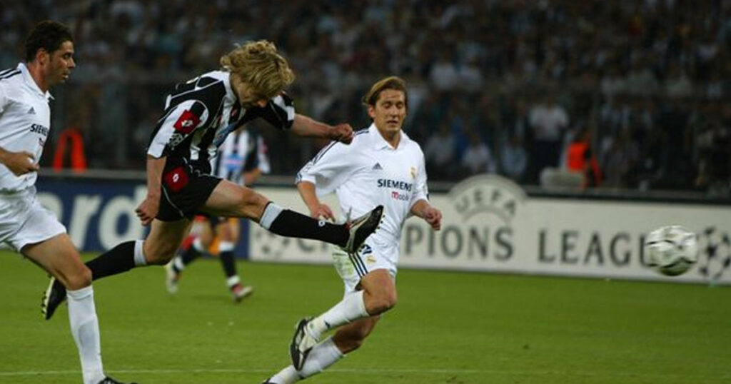 لحظة تسجيل بافيل نيدفيد هدف الحسم في ريال مدريد 2003